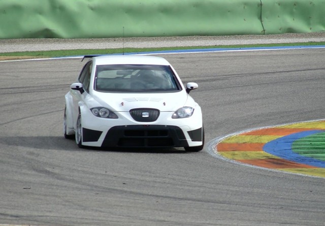 SEAT Leon WTCC 2013 (1).jpg